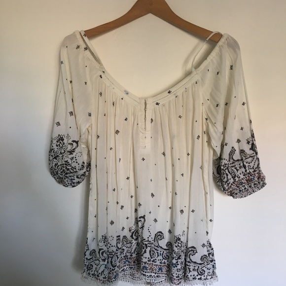 Urban Outfitters of the Shoulder Top - Picture 2 of 3